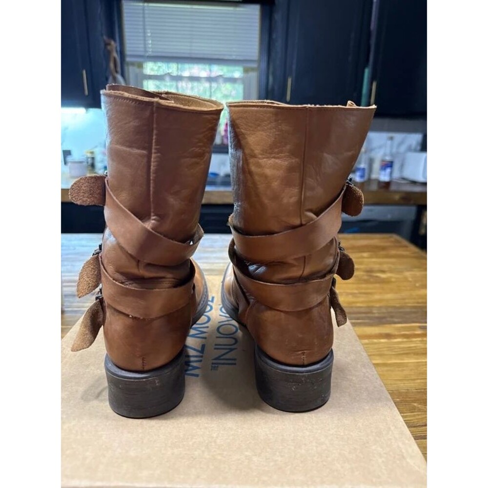 Boots - Picture 3 of 6